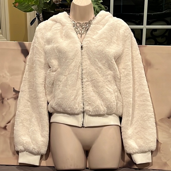 32 High quality furry zip up hoodie jacket! - Picture 4 of 16
